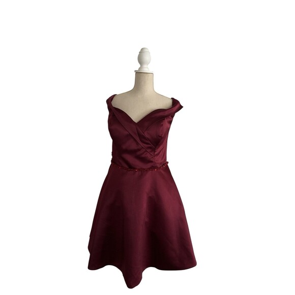 Short Burgundy Dress 👗 Off The Shoulder Corset Back With Pockets And Earrings